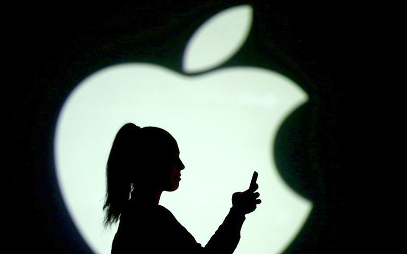 Apple chỉ trích dự thảo của EU, trong đó yêu cầu cho phép người dùng cài đặt các phần mềm bên ngoài kho ứng dụng App Store. Ảnh: Reuters