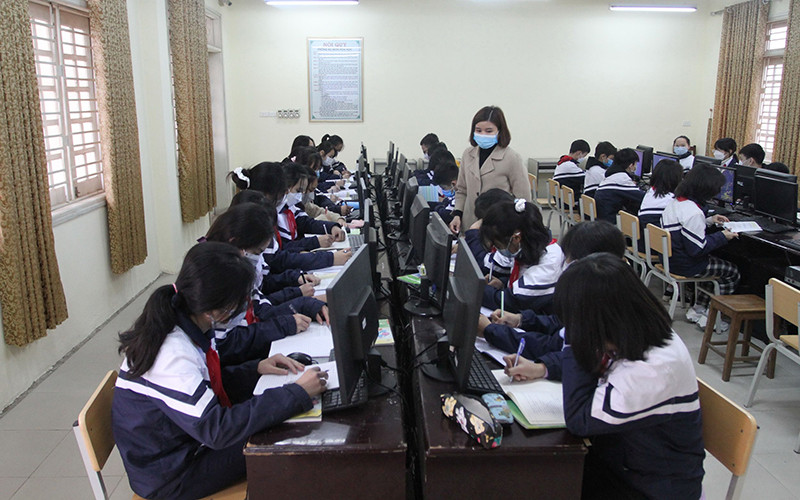 Giờ Tin học tại Trường THCS Sài Sơn (huyện Quốc Oai, Hà Nội).