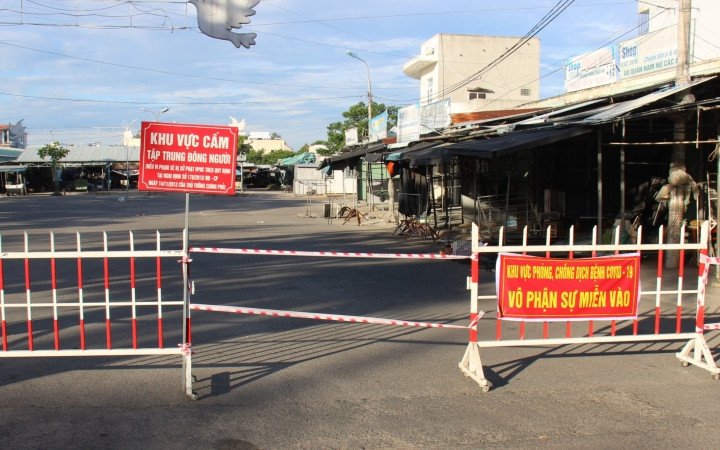 Phong tỏa khu vực chợ Vườn Lài (Tam Kỳ), nơi BN859 buôn bán.