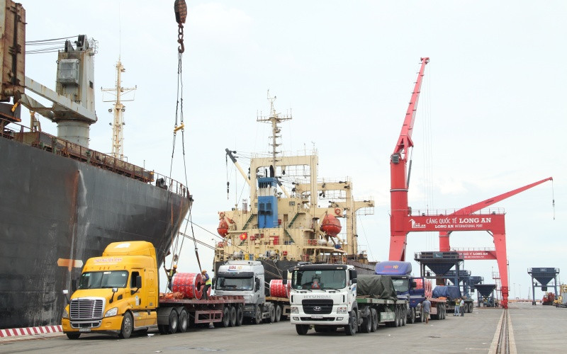 Hàng nhập khẩu không nhiều và không chứa trong container là một trong những nguyên nhân dẫn đến thiếu hụt container chứa hàng nông sản xuất khẩu. 