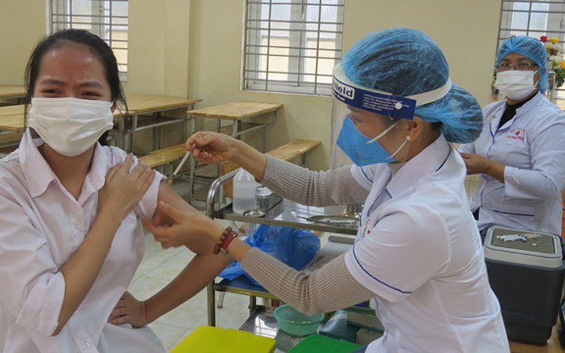 Một điểm tiêm cho học sinh từ 16-18 tuổi tại huyện Phú Xuyên.