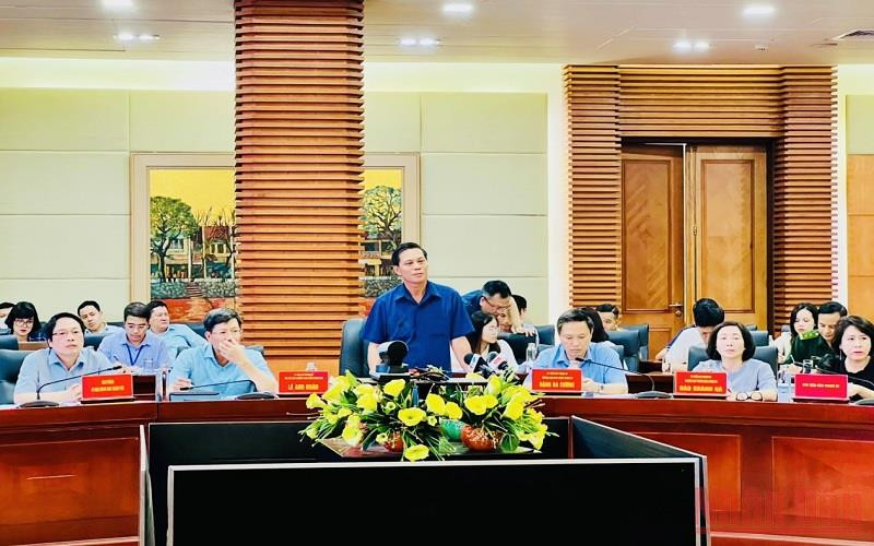Chủ tịch Ủy ban nhân dân thành phố Hải Phòng làm việc, trao đổi, đối thoại với đại diện các hộ nuôi ngao ngày 20/6.