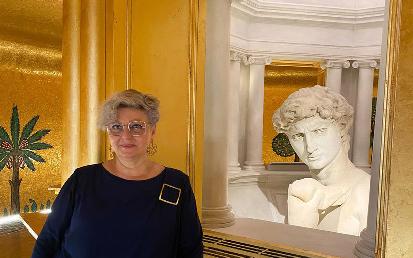 GS Grazia Tucci bên công trình của Trung tâm. (Ảnh: Reuters)