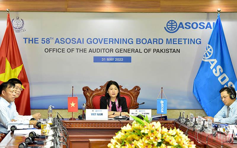 Phó Tổng Kiểm toán nhà nước Hà Thị Mỹ Dung tham dự cuộc họp trực tuyến Ban Điều hành ASOSAI 58. (Ảnh: NGỌC BÍCH)