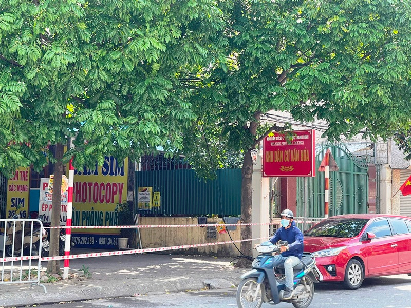 Đoạn phố Nguyễn Thị Duệ phải cách ly y tế do liên quan ca nhiễm Covid-19.