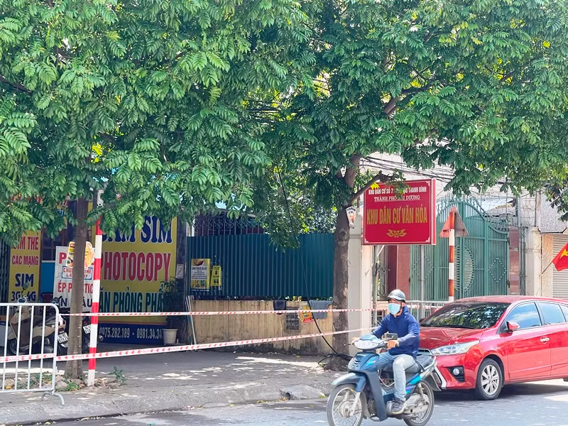 Đoạn phố Nguyễn Thị Duệ phải cách ly y tế do liên quan ca nhiễm Covid-19.