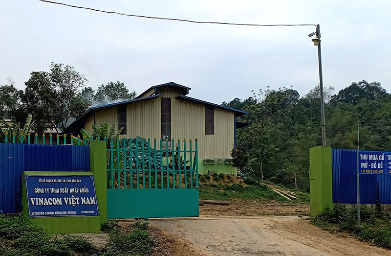 Công ty TNHH xuất nhập khẩu Vinacom Việt Nam vi phạm Luật Xây dựng, Luật Đất đai nhiều năm nhưng chính quyền huyện Bạch Thông chậm chễ xử lý. 