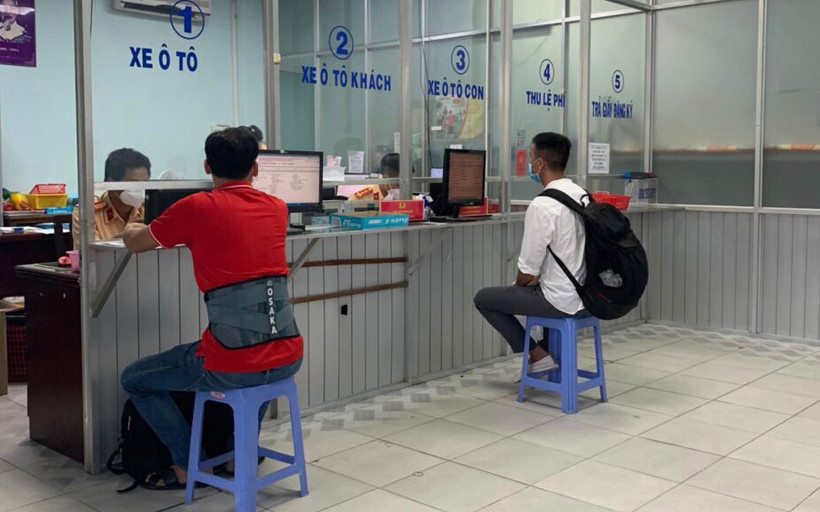 Một điểm tiếp nhận hồ sơ đăng ký xe trên địa bàn TP Hồ Chí Minh.