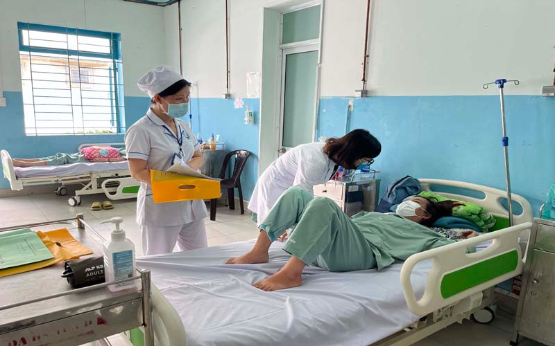 Bệnh nhân mắc sốt xuất huyết điều trị tại Bệnh viện Đa khoa khu vực Hóc Môn.
