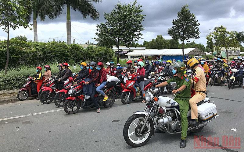 Khoảng 14.500 lao động tại Cà Mau có nhu cầu trở lại TP Hồ Chí Minh, Đồng Nai, Bình Dương trong năm 2021.