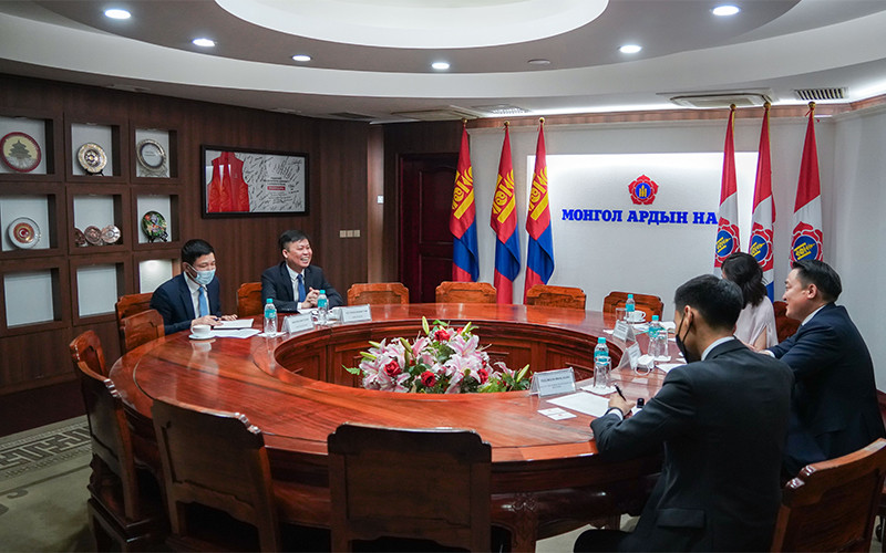 Quang cảnh buổi làm việc. 