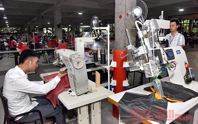 Kết nối thông tin về thị trường lao động đem lại lợi ích cho cả người lao động và người sử dụng lao động (Ảnh minh họa: Duy Linh).