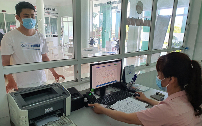 Từ ngày 1-6, người tham gia BHYT được sử dụng hình ảnh thẻ BHYT trên ứng dụng VssID trong khám, chữa bệnh trên toàn quốc. Ảnh: TRUNG TÂM