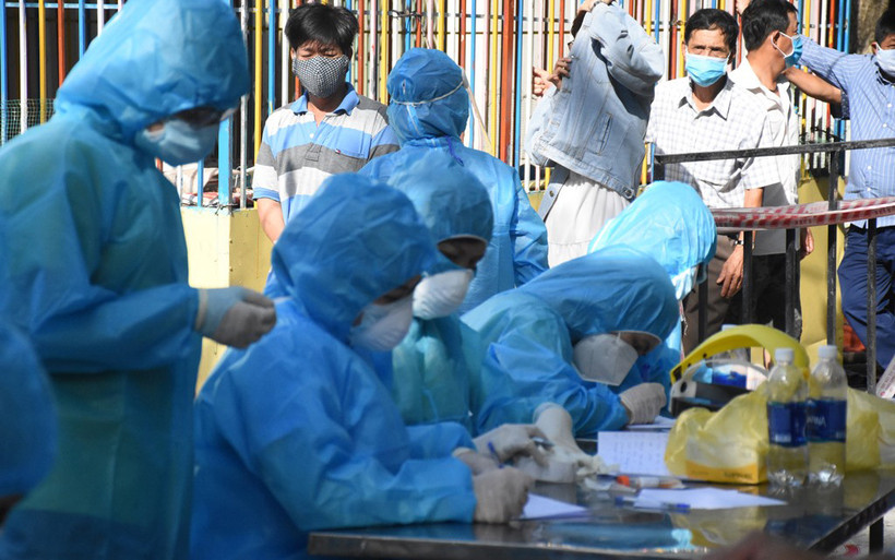 Đà Nẵng lấy mẫu xét nghiệm Covid-19 cho người dân các khu vực liên quan đến các ca mắc.