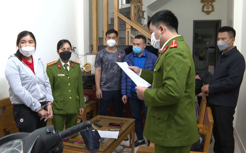 Công an thành phố Thanh Hóa công bố lệnh khám xét nơi ở khẩn cấp của Phạm Thị Nga.