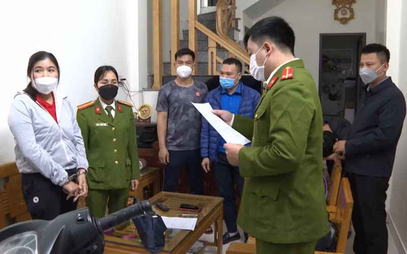 Công an thành phố Thanh Hóa công bố lệnh khám xét nơi ở khẩn cấp của Phạm Thị Nga.