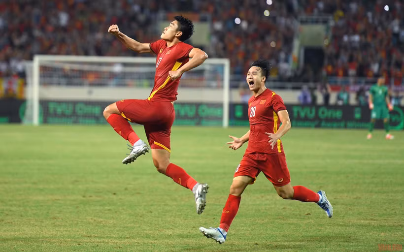 Tiền đạo Nhâm Mạnh Dũng trở thành người hùng với bàn thắng ở phút 83, giúp U23 Việt Nam bảo vệ thành công tấm Huy chương Vàng bóng đá nam SEA Games. (Ảnh: THÀNH ĐẠT)