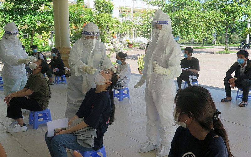 Toàn bộ thí sinh dự thi tốt nghiệp THPT năm 2021 tại Phú Yên được lấy mẫu xét nghiệm Covid-19 trước kỳ thi.