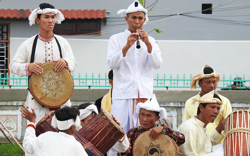 Biểu diễn các nhạc cụ Chăm trong lễ hội đồng bào Chăm Ninh Thuận.