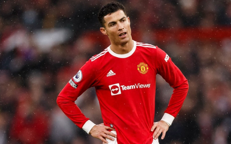 Ronaldo thất vọng sau trận hòa 1-1 của MU trước Southampton. (Ảnh: stadiumastro)