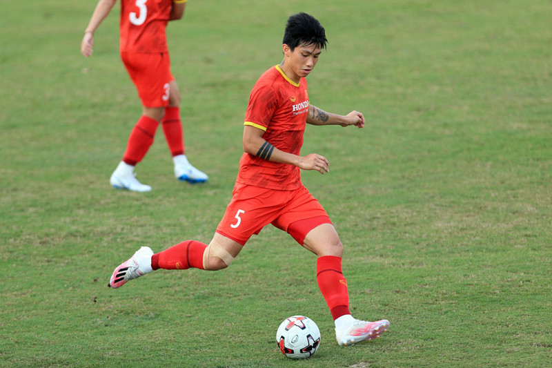 Văn Hậu tập luyện cùng đồng đội. (Ảnh: VFF)