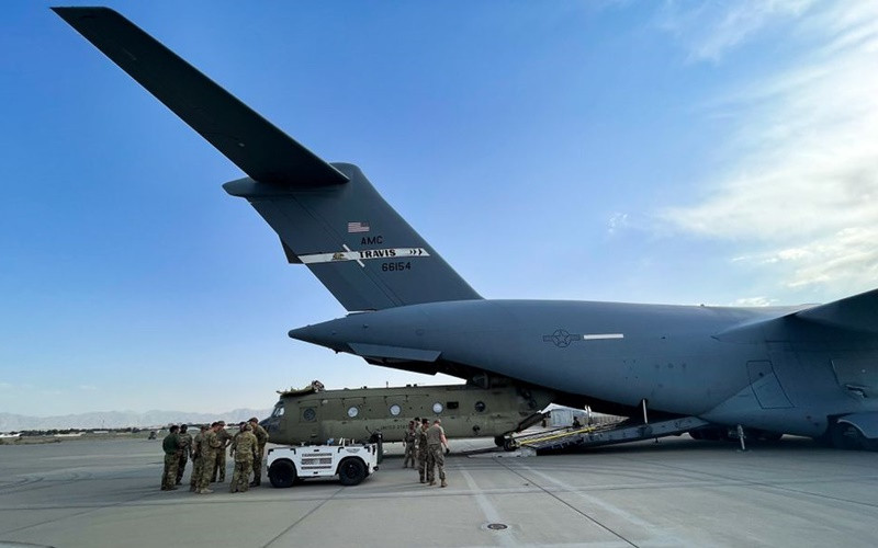 Binh sĩ và thiết bị của Mỹ tại sân bay quốc tế Hamid Karzai, ở Kabul, ngày 28/8. (Ảnh: Bộ Chỉ huy Trung tâm Mỹ/Reuters)