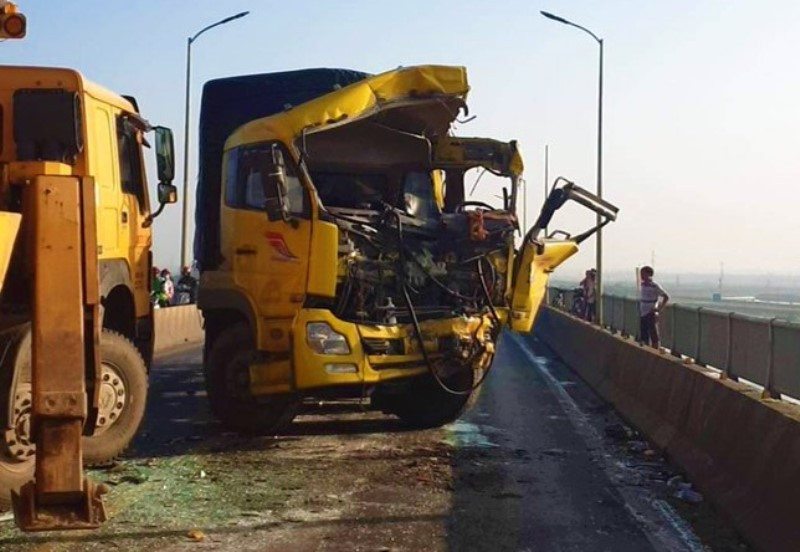 Hiện trường vụ tai nạn giữa cầu Gianh, trên Quốc lộ 1A, đoạn qua Quảng Bình.
