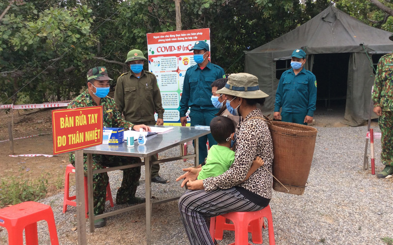Chốt kiểm dịch đồn Biên phòng Ia Chia (huyện Ia Grai-Gia Lai) tăng cường các biện pháp quản lý khu vực biên giới.