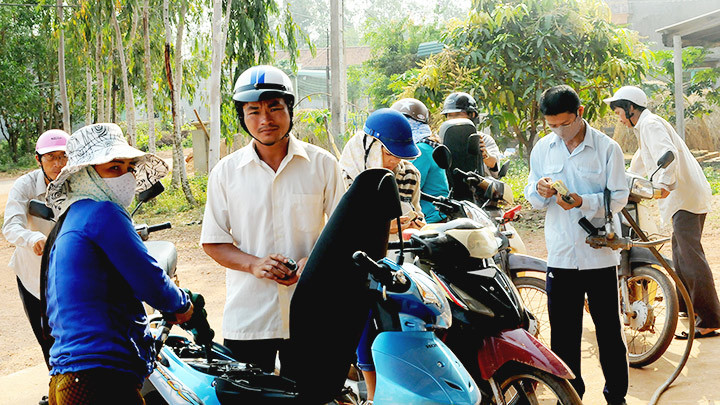 Giá xăng, dầu trong nước đã tăng liên tiếp từ đầu năm đến nay. Ảnh: SONG ANH