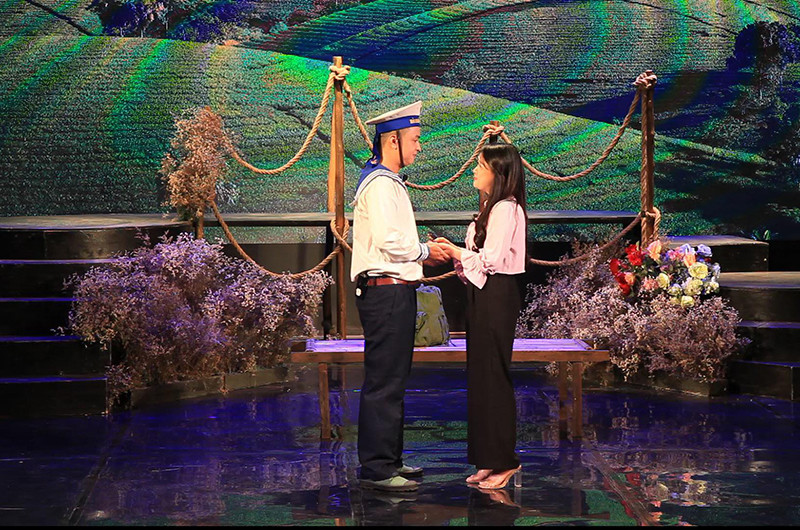 Cảnh trong hài kịch Thơ tình lính biển.