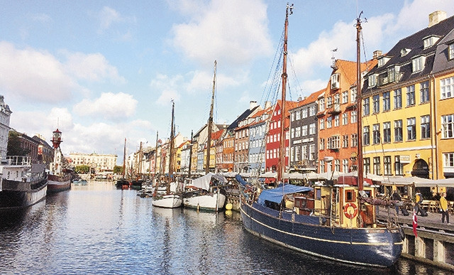 Nyhavn rực rỡ sắc màu - điểm nhấn của thủ đô Copenhagen (Đan Mạch).