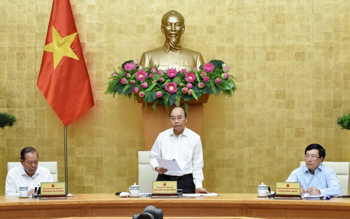 Thủ tướng Nguyễn Xuân Phúc, chủ trì Hội nghị trực tuyến của Thường trực Chính phủ với các địa phương về đẩy mạnh thực hiện giải ngân vốn đầu tư công.