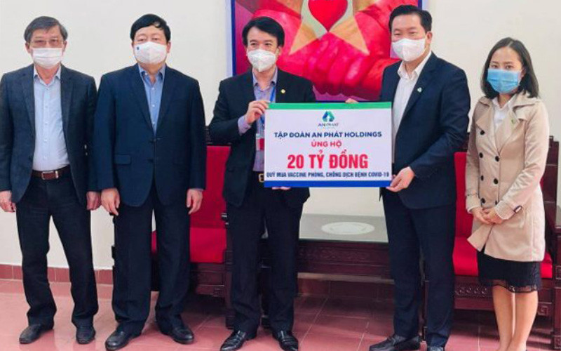 Tập đoàn An Phát Holdings ủng hộ Hải Dương 20 tỷ đồng mua vaccine phòng chống Covid-19.