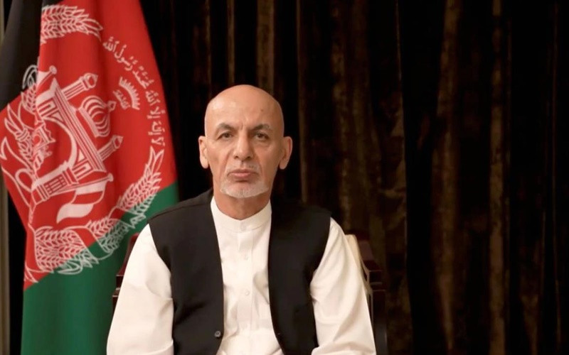 Tổng thống Afghanistan Ashraf Ghani trong video clip đăng trên mạng xã hội ngày 18/8. (Ảnh: Reuters)