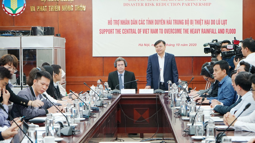 Thứ trưởng Nông nghiệp và Phát triển Nông thôn Nguyễn Hoàng Hiệp, Chủ tịch Đối tác Giảm nhẹ rủi ro thiên tai phát biểu tại cuộc họp.