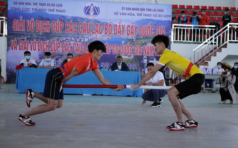 Tranh tài ở bộ môn đẩy gậy.