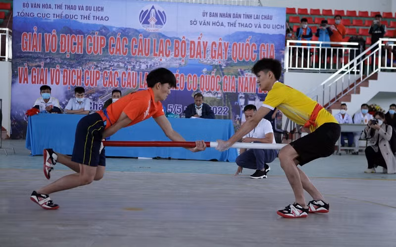 Tranh tài ở bộ môn đẩy gậy.