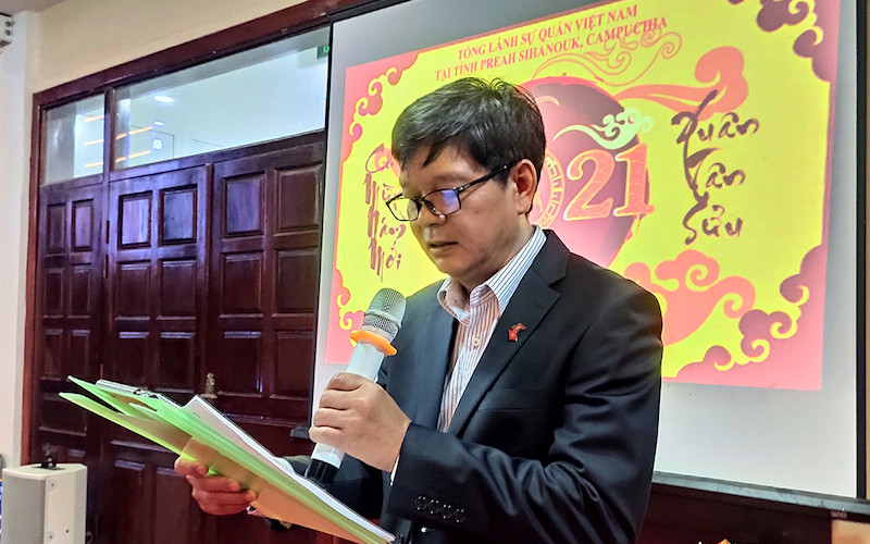 Tổng Lãnh sự Vũ Ngọc Lý phát biểu ý kiến.