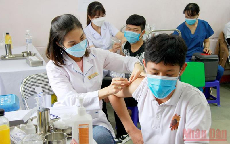 Thành phố Móng Cái triển khai tiêm Vacine phòng Covid-19 cho trẻ em từ đủ 12 tuổi đến dưới 18 tuổi trên địa bàn.