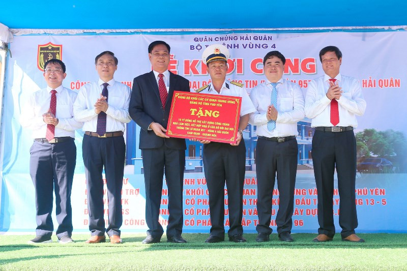 Xây dựng nhà ở, làm việc tặng Đại đội Thông tin Lữ đoàn 957