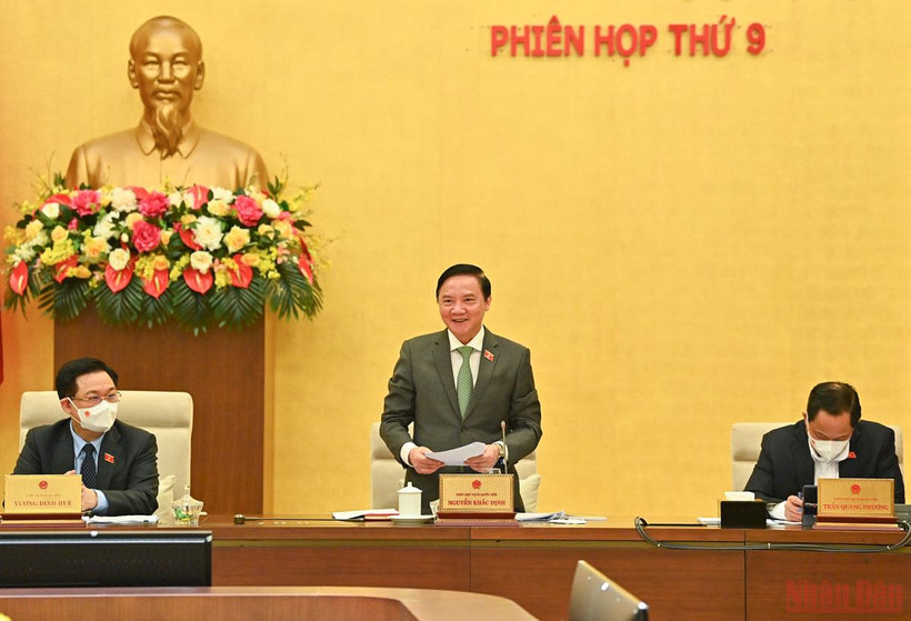 Phó Chủ tịch Quốc hội Nguyễn Khắc Định điều hành nội dung phiên họp. (Ảnh: DUY LINH)