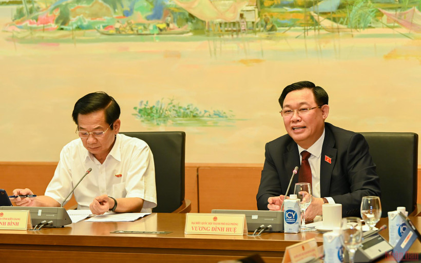 Chủ tịch Quốc hội Vương Đình Huệ phát biểu tại phiên thảo luận tổ chiều 24/5. (Ảnh: DUY LINH)