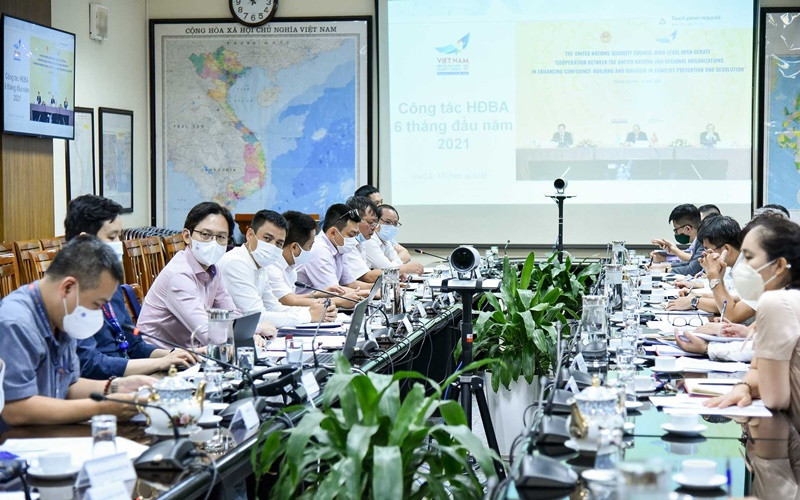 Ngày 1/7, Thứ trưởng Ngoại giao Đặng Hoàng Giang, Tổ trưởng Tổ công tác liên ngành về việc Việt Nam đảm nhiệm cương vị Ủy viên không thường trực Hội đồng Bảo an Liên hợp quốc chủ trì cuộc họp sơ kết 6 tháng đầu năm 2021. (Ảnh: Báo Thế giới và Việt Nam)