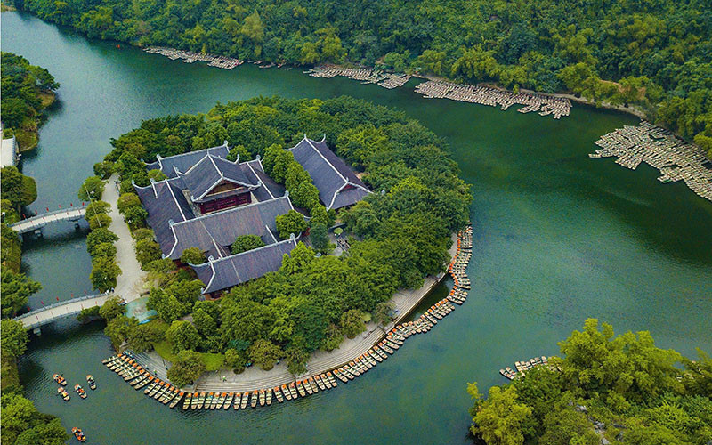 Quần thể di sản thế giới Tràng An, điểm du lịch nổi bật không những ở Việt Nam mà còn ở khu vực Đông Nam Á và thế giới. 