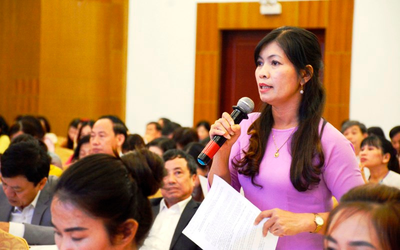 Các đại biểu thảo luận, bàn giải pháp tháo gỡ khó khăn, tăng cường tiếng Việt cho trẻ mầm non, học sinh tiểu học người DTTS.