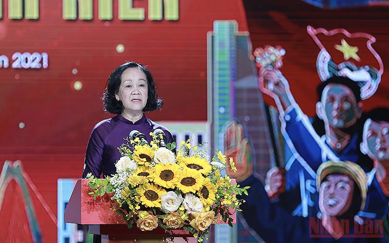 Đồng chí Trương Thị Mai phát biểu ý kiến tại chương trình.