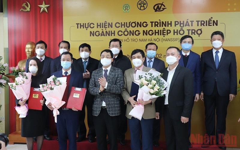 Các doanh nghiệp được trao chủ trương đầu tư và hợp đồng thuê đất tại khu công nghiệp Hanssip.