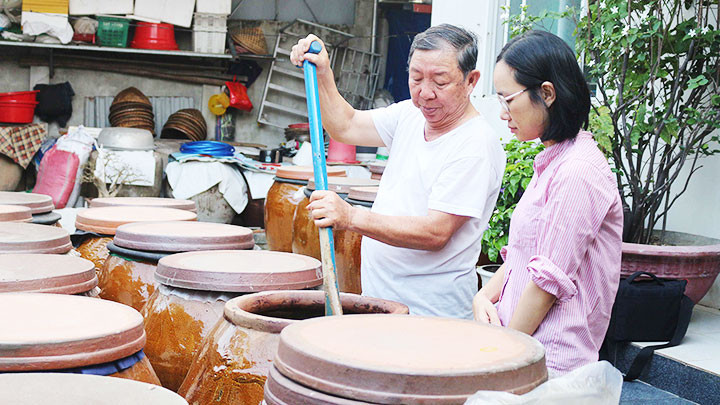 Kết hợp du lịch sẽ góp phần phát triển nhãn hiệu tập thể nước mắm Nam Ô.