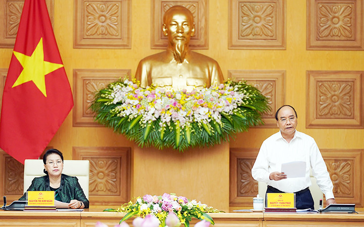 Thủ tướng Nguyễn Xuân Phúc, Bí thư Ban Cán sự đảng Chính phủ phát biểu ý kiến tại cuộc họp. Ảnh: QUANG KHÁNH