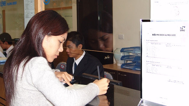 Các công ty chứng khoán đang thực hiện giảm phí môi giới, hỗ trợ nhà đầu tư.